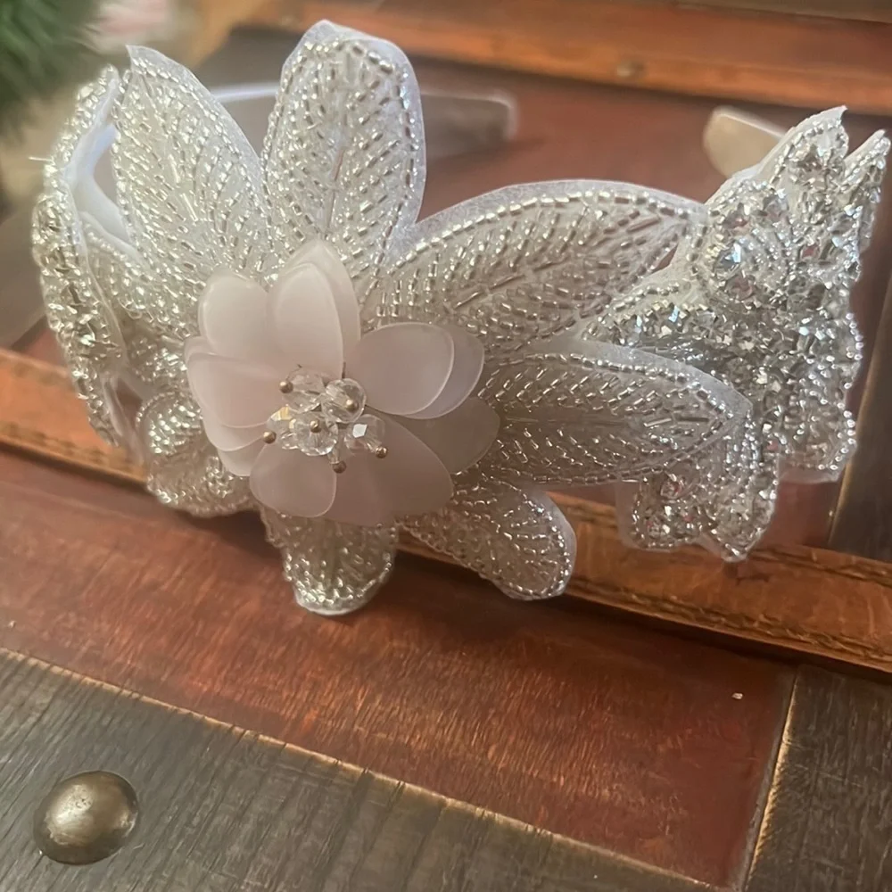 Elegant flower headband